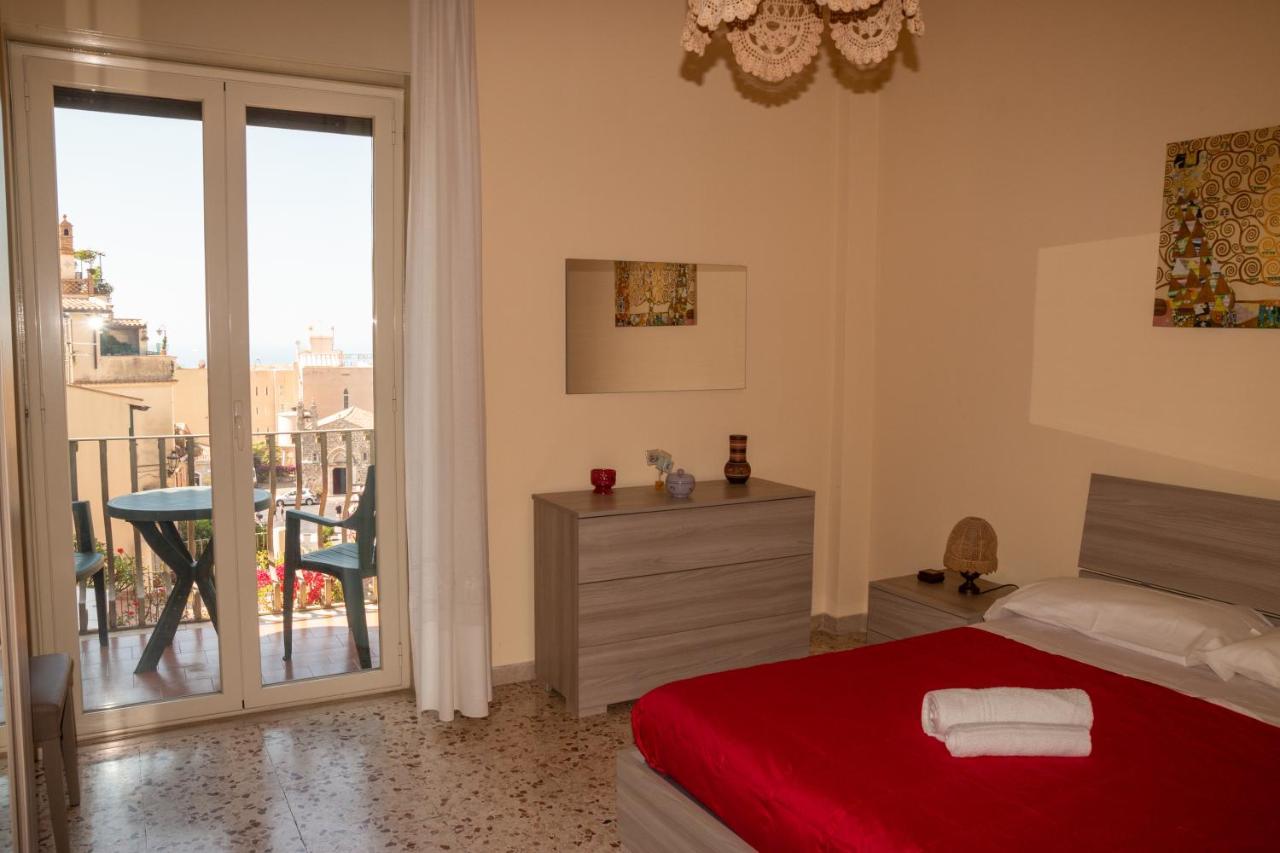 Casa Vacanze Il Vicolo Taormina Bagian luar foto