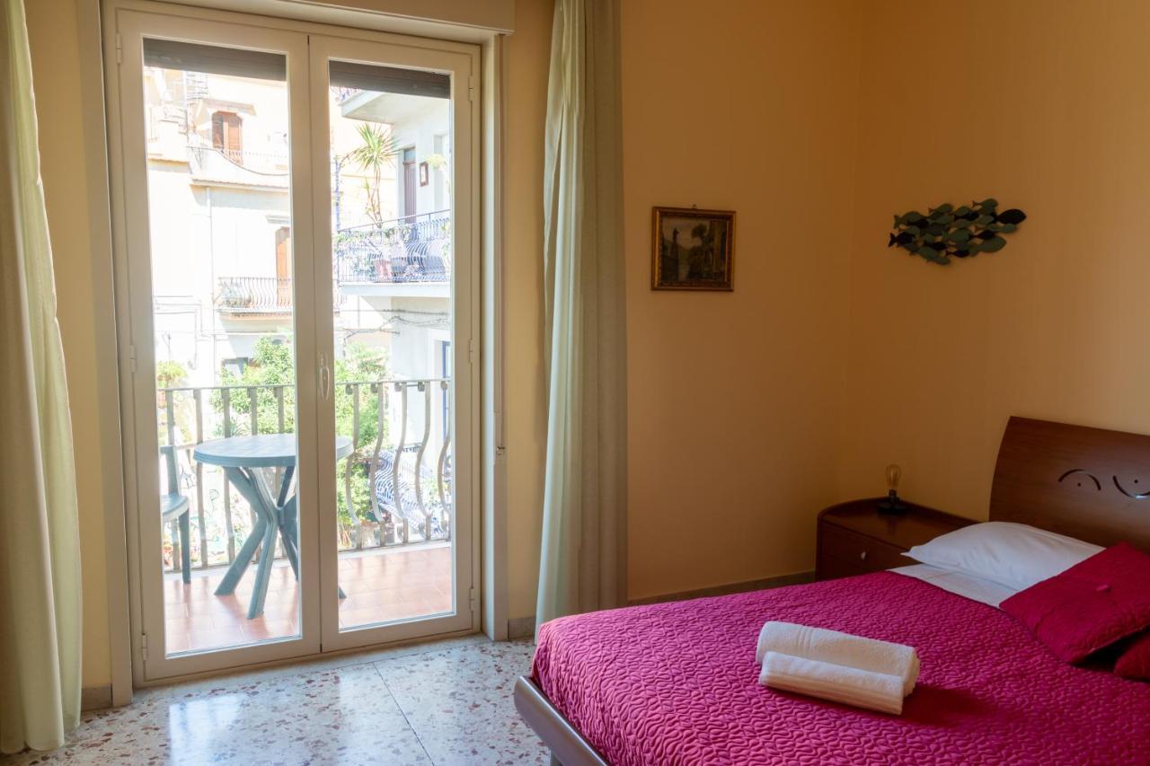 Casa Vacanze Il Vicolo Taormina Bagian luar foto