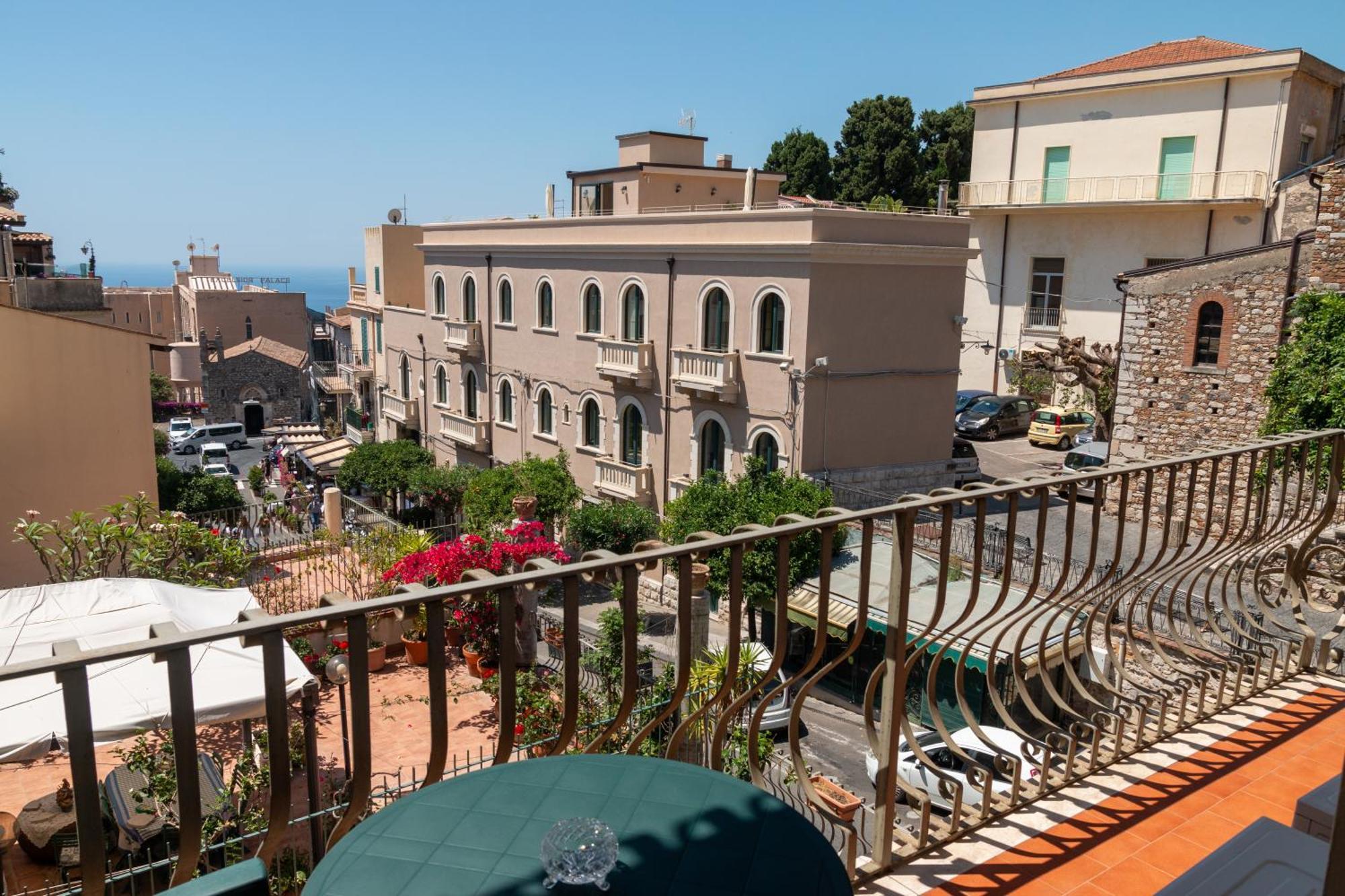 Casa Vacanze Il Vicolo Taormina Bagian luar foto